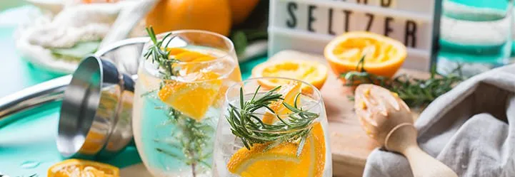 Read more about the article Sparkling water vs seltzer: main differences between these drinks