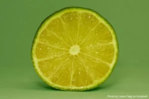 Lee más sobre el artículo Tomar jugo de limón ayuda a nuestra salud