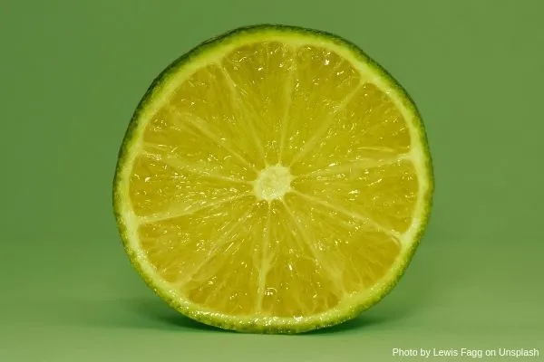 Lee más sobre el artículo Tomar jugo de limón ayuda a nuestra salud