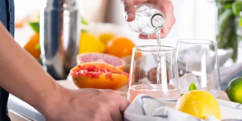 Lee más sobre el artículo Hard seltzers: la última tendencia en bebidas alcohólicas refrescantes