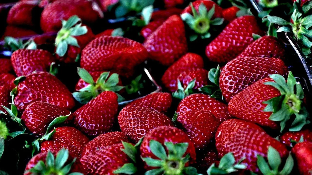 Lee más sobre el artículo Y los beneficios de las Fresas?? … recuerdalos!