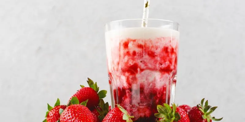 Read more about the article Strawberry puree for drinks: current uses and trends